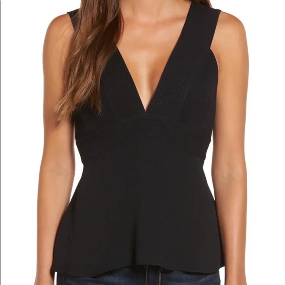 🛍️ Black V Top